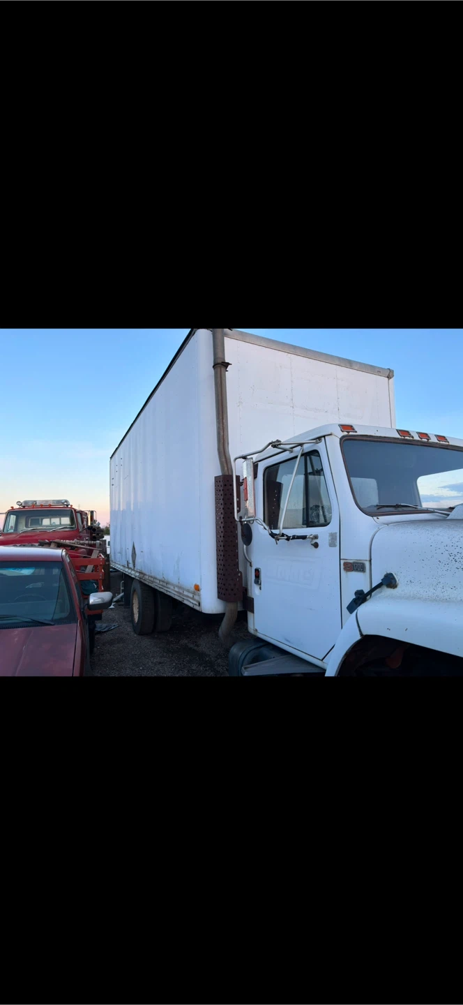 1984 IHC MOVING VAN - photo 2