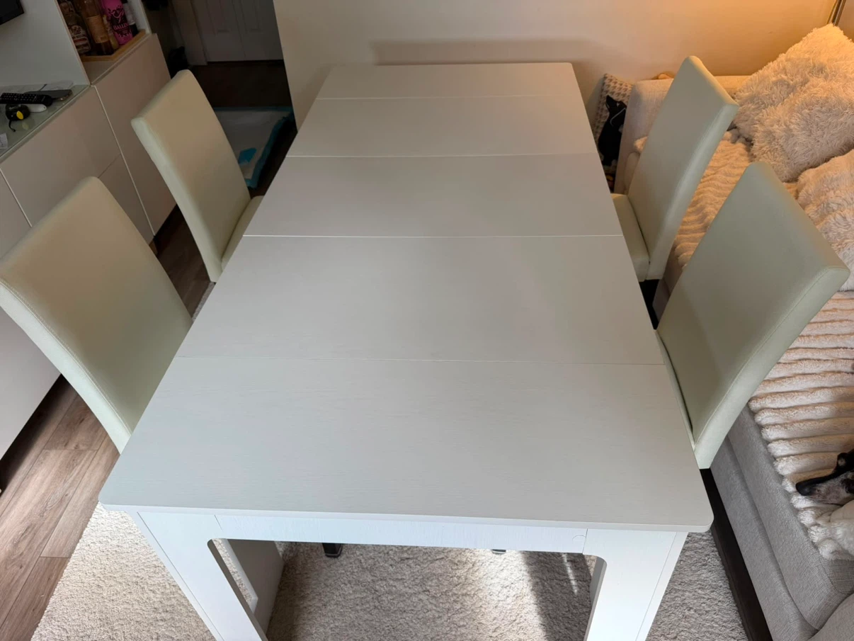 Dinning table white ( foldable extendable)