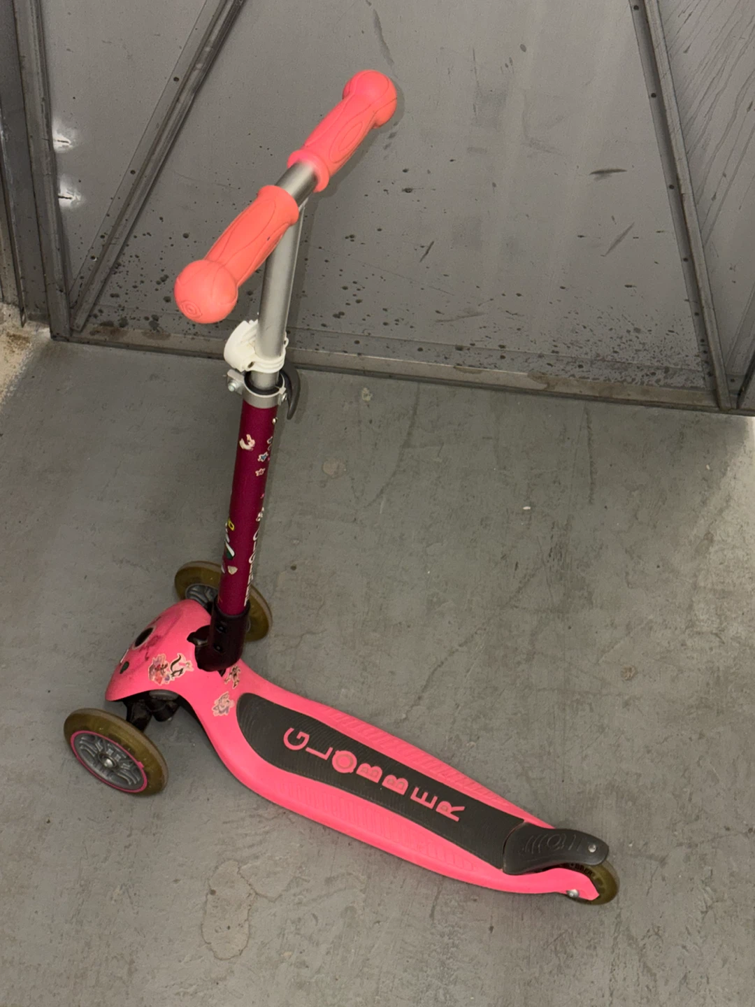 Globber Pink 3-Wheel Scooter
