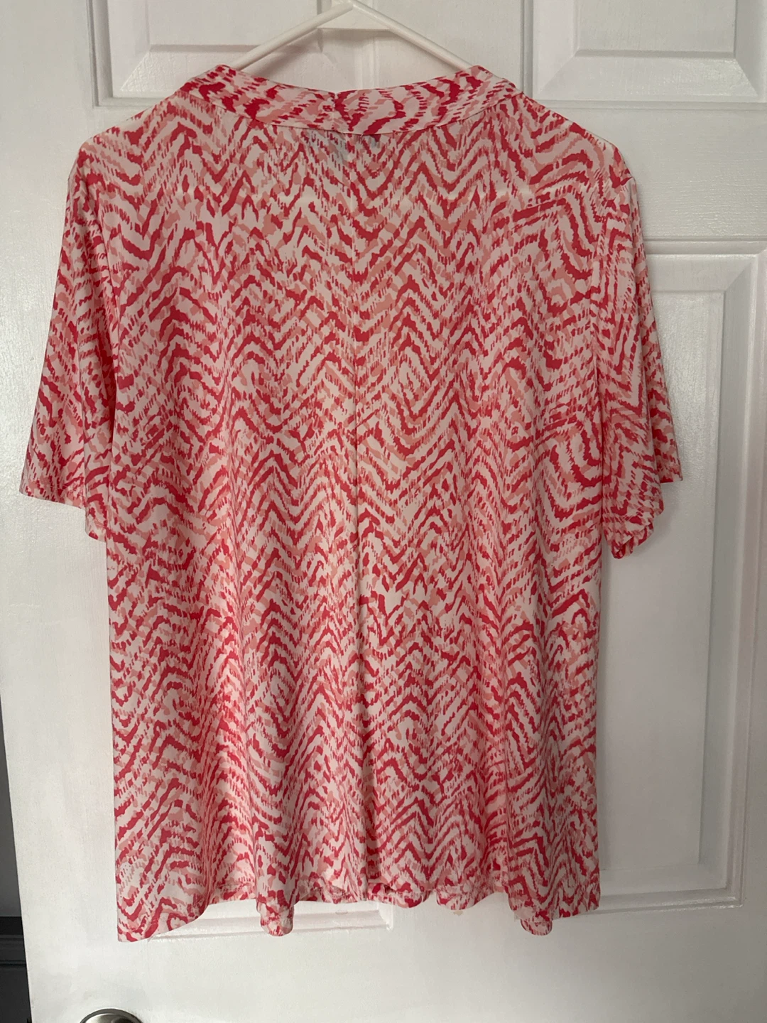 Women's orangey peach pink top with/chain/Size XL - photo 2