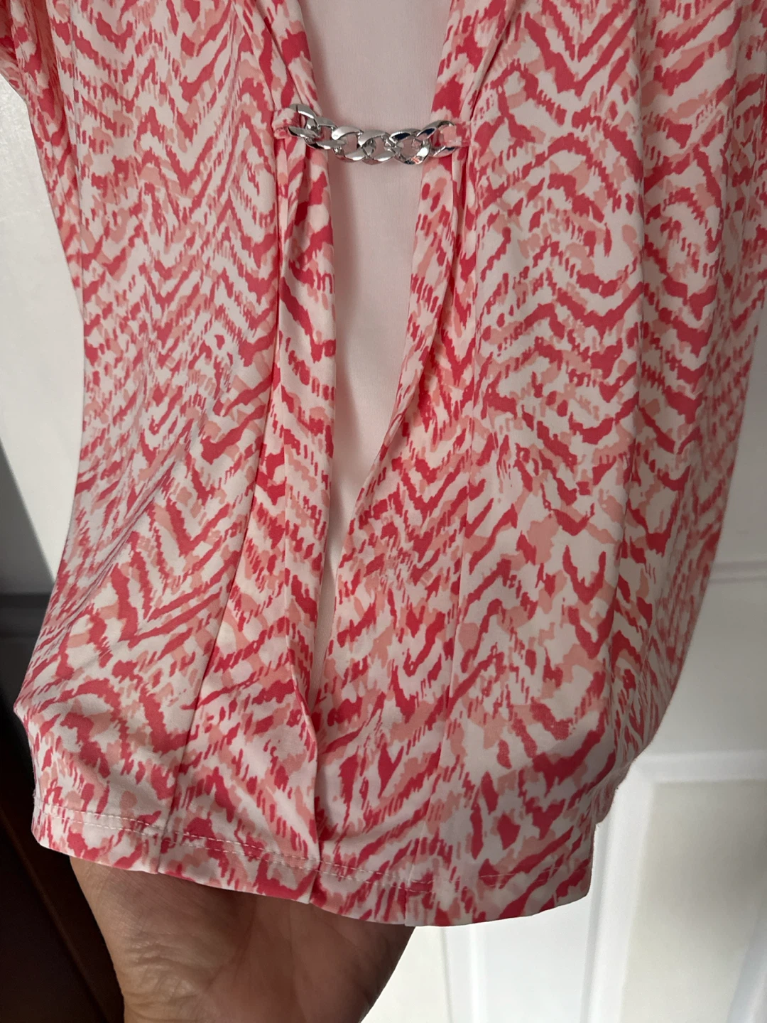 Women's orangey peach pink top with/chain/Size XL - photo 3