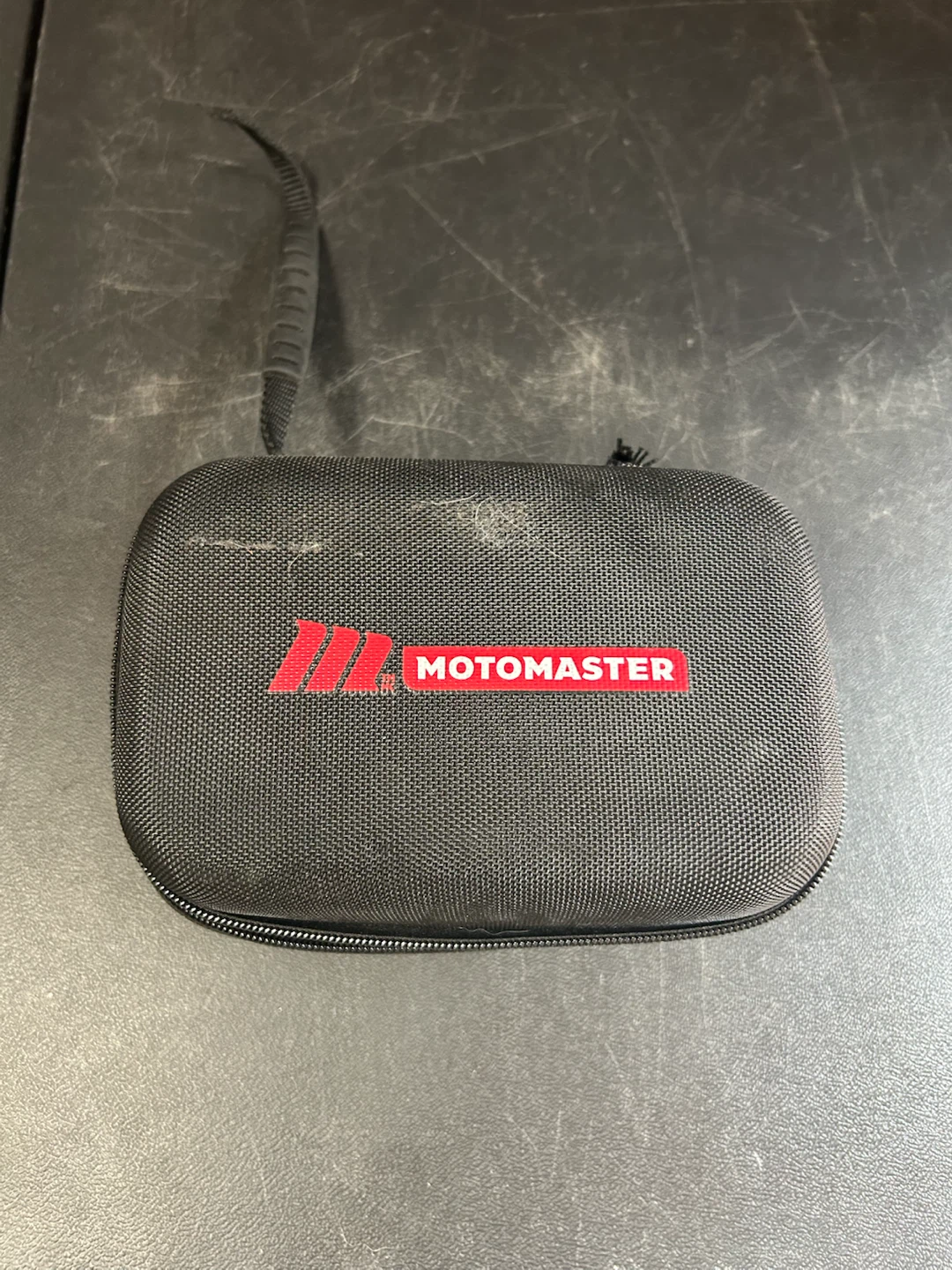 MotoMaster 600A Jump Starter and Power Bank 011-2062-4 - photo 4
