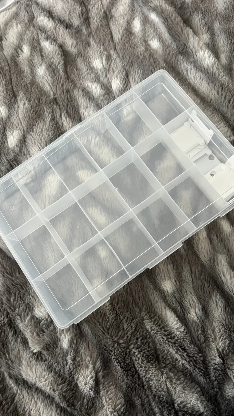 Cross stitch floss organizer and plastic bobbins