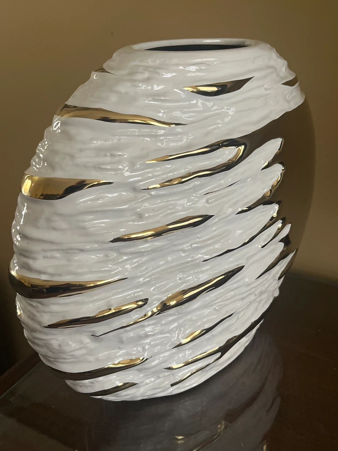 BNIB Stunning Large Metallic/White Ceramic Vase - photo 3