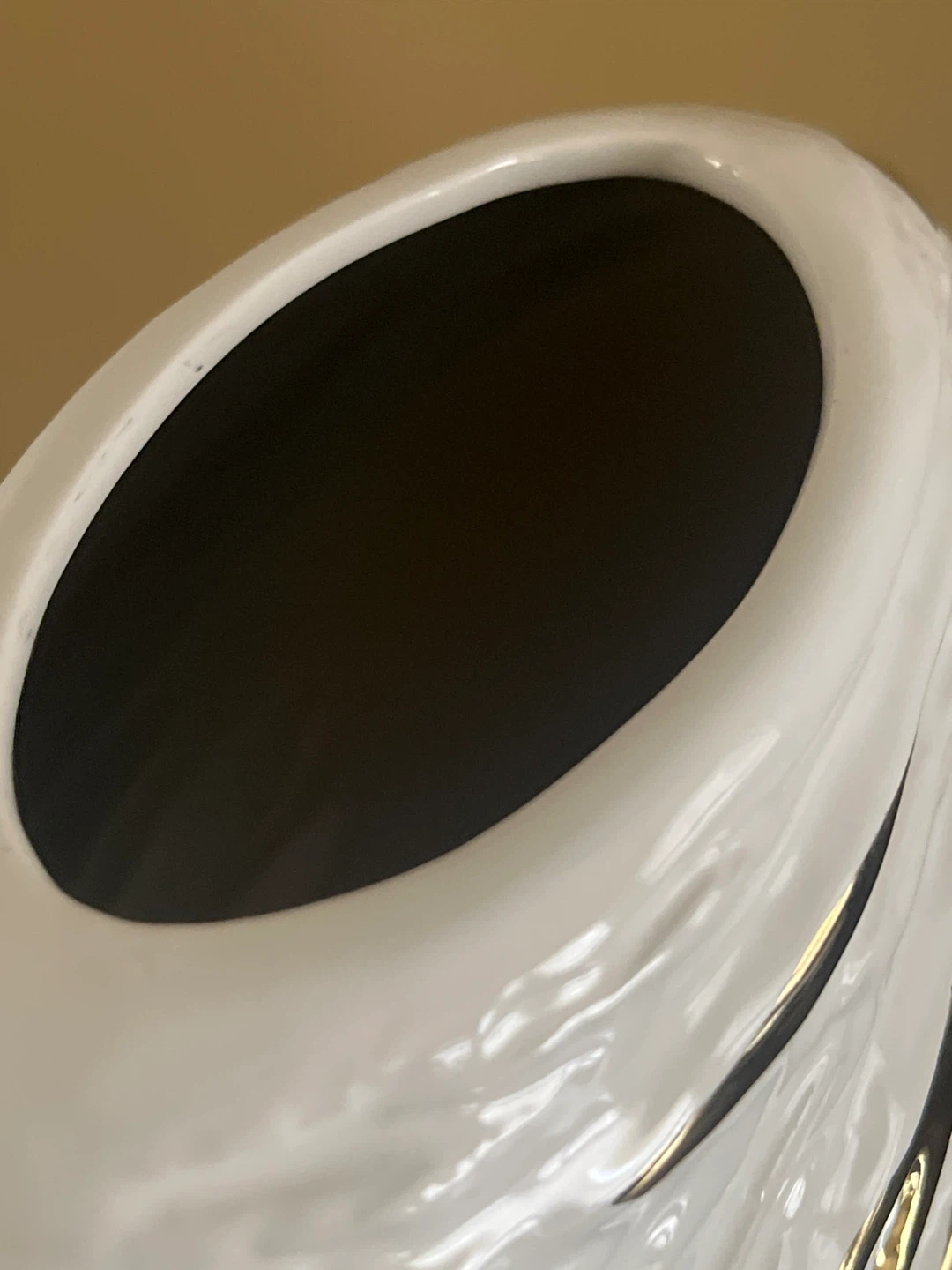 BNIB Stunning Large Metallic/White Ceramic Vase - photo 5
