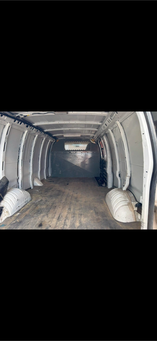 2014 Chevrolet Express Cargo Van - photo 3