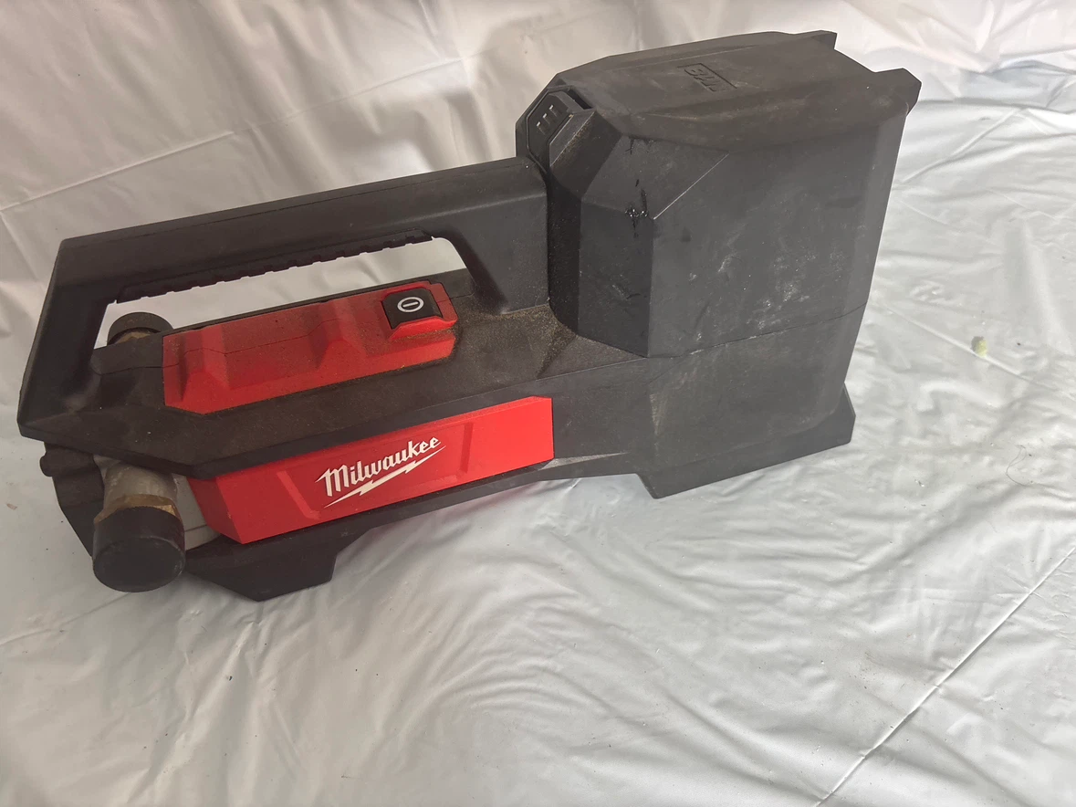 Milwaukee M18 REDLITHIUM XC5.0 Cordless Transfer Pump