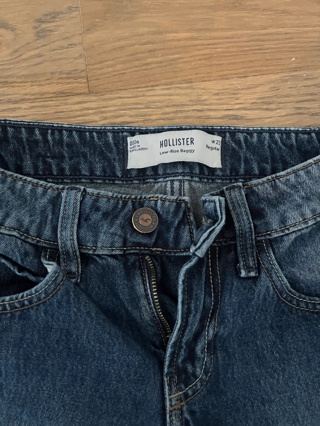 Hollister Low-Rise Baggy Jeans