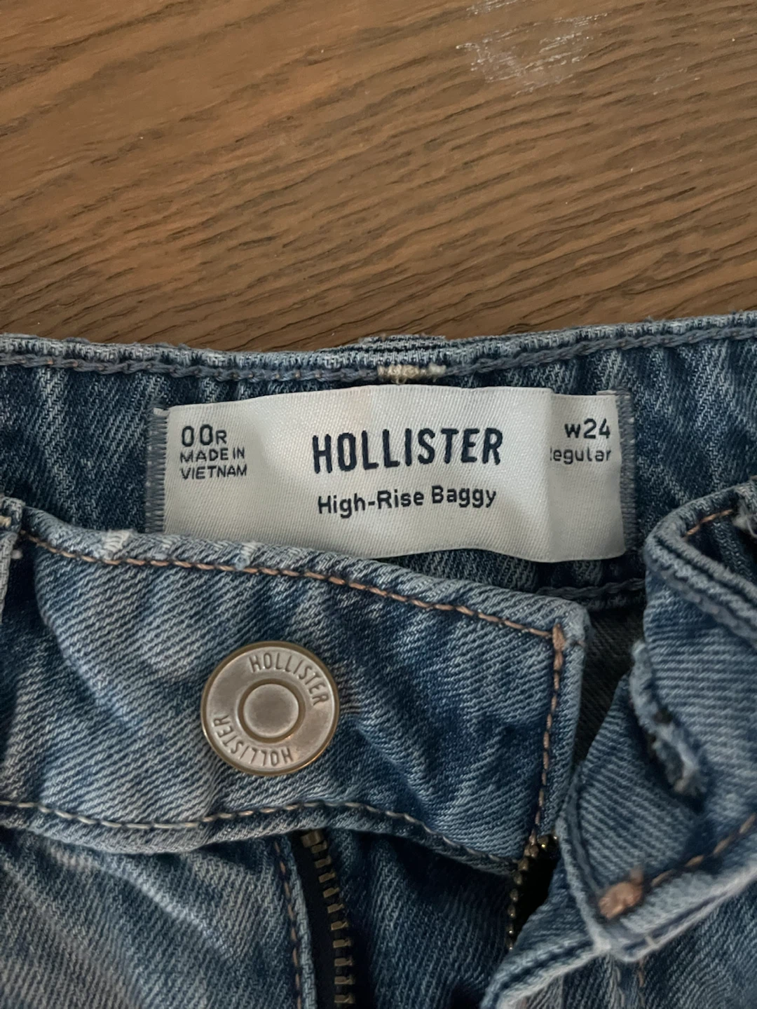 Hollister High-Rise Baggy Jeans