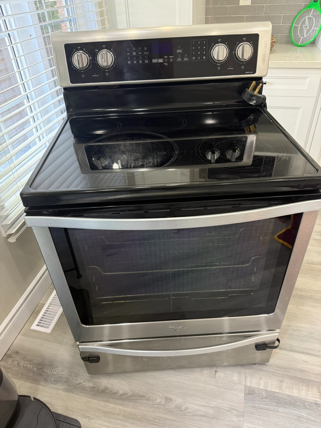 Whirlpool Electric Range - photo 4