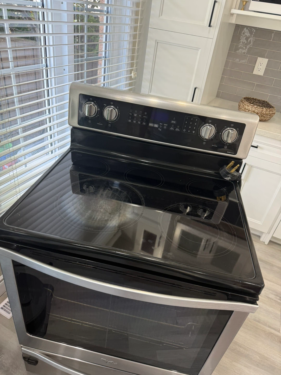 Whirlpool Electric Range - photo 5