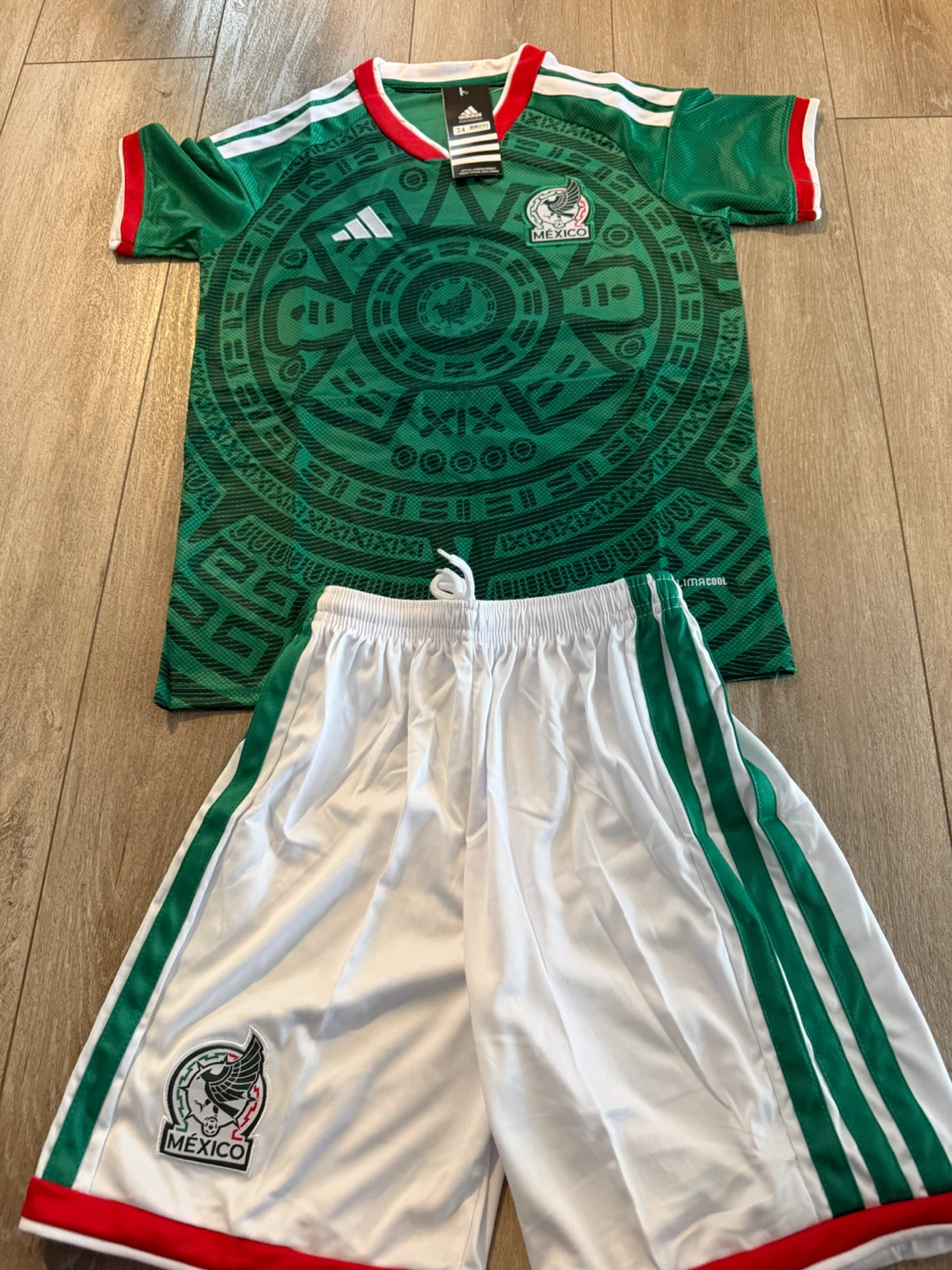 Mexico kids soccer kit (size: 8-14y)