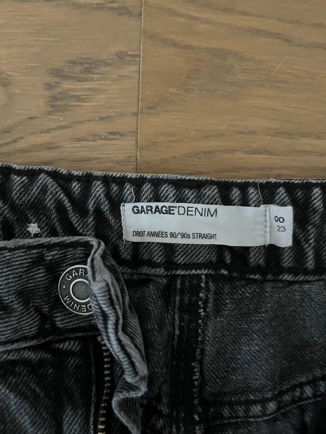 GARAGE 90s Straight Jeans