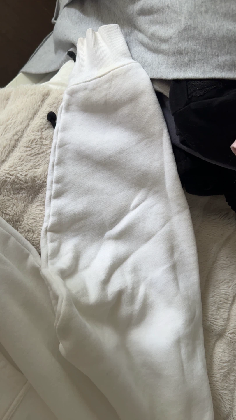 Aritzia SweatFleece White Sweater - photo 5