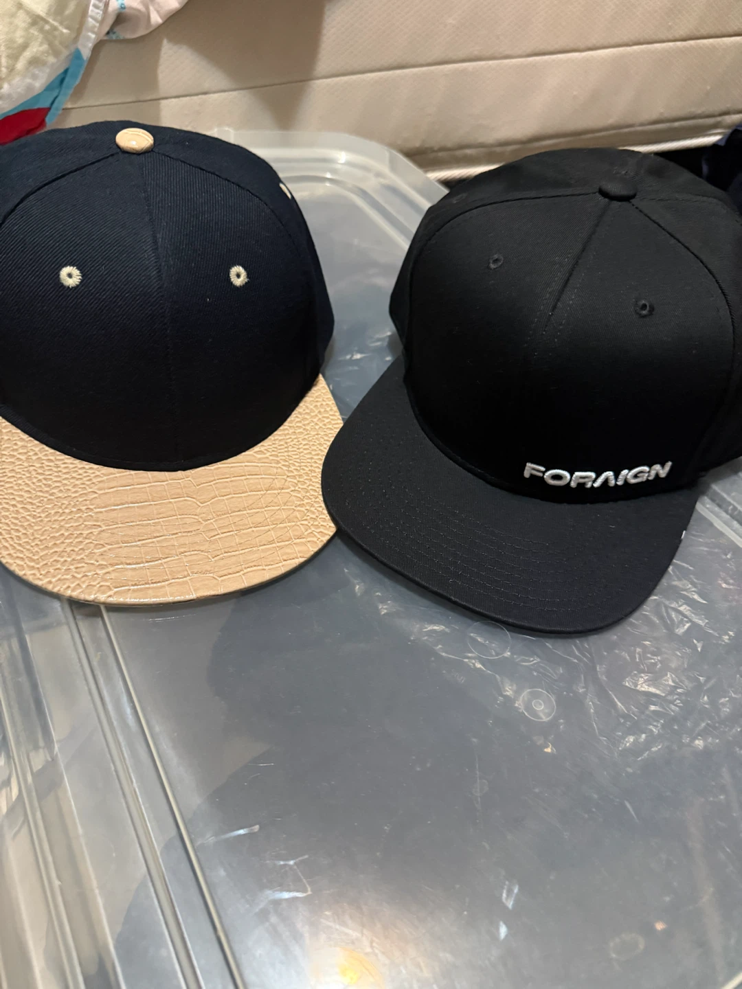 2 Snapback Hats - FOREIGN Brand - photo 2