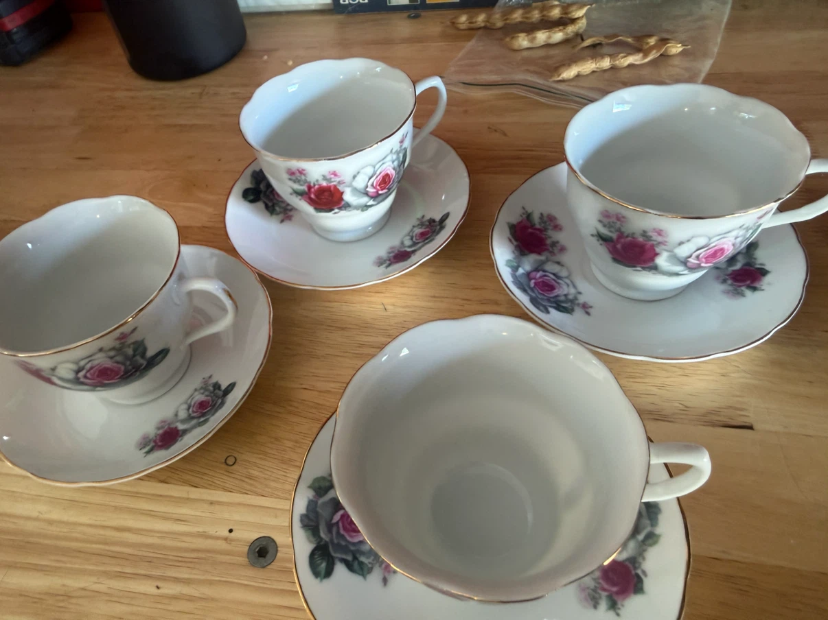 Set of 4 Vintage Rose Pattern Tea Cups and Saucers - photo 2