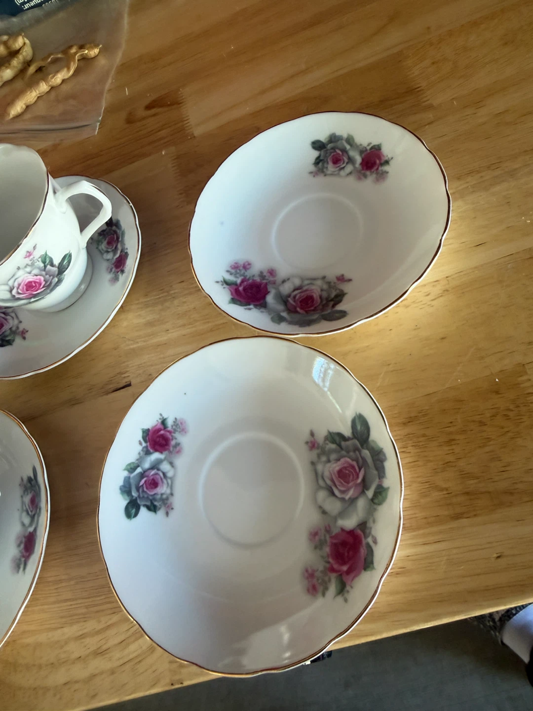 Set of 4 Vintage Rose Pattern Tea Cups and Saucers - photo 3