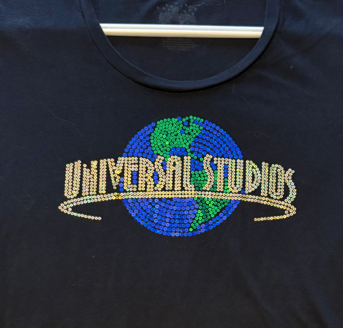 ✨✨Universal Studios Sequin T-Shirt - photo 2