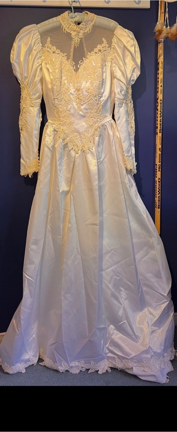 Vintage White Lace Wedding Dress - photo 4