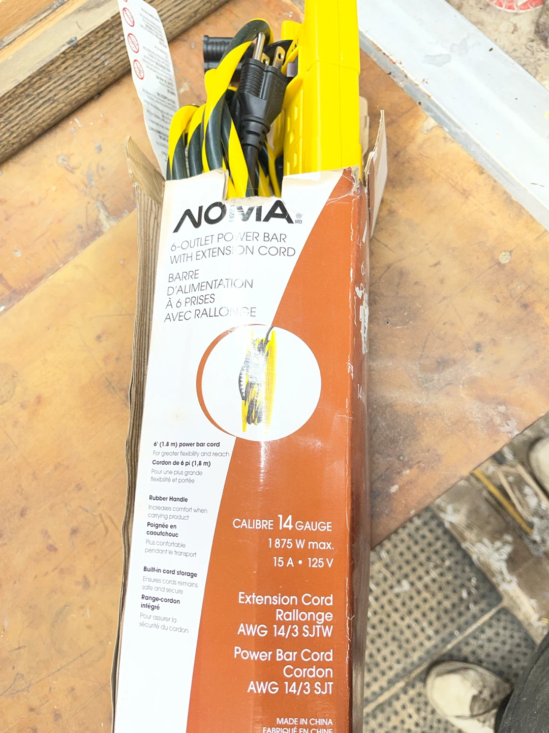 Noma 6-Outlet Power Bar with 15' Extension Cord