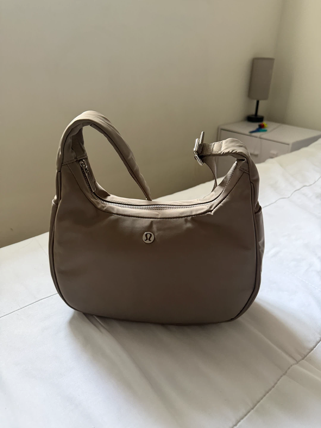 Lululemon Shoulder Bag in Beige 4L - photo 2