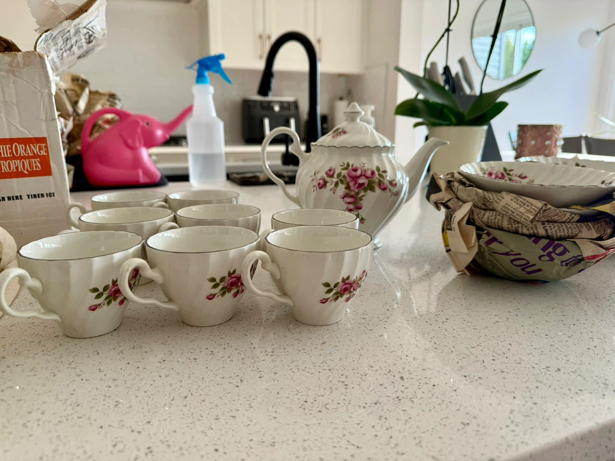 Johnson Brothers Teacup and Teapot Set with utensils - photo 2