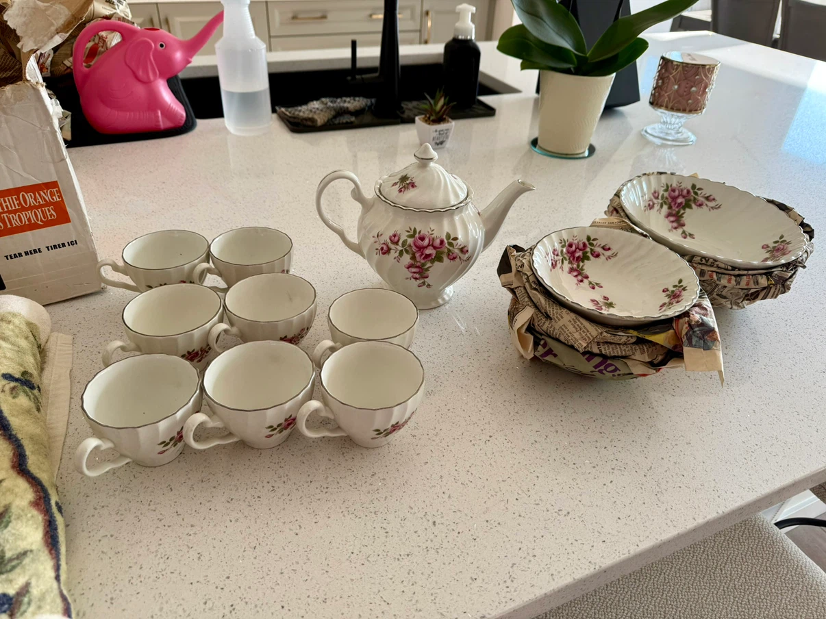 Johnson Brothers Teacup and Teapot Set with utensils - photo 3