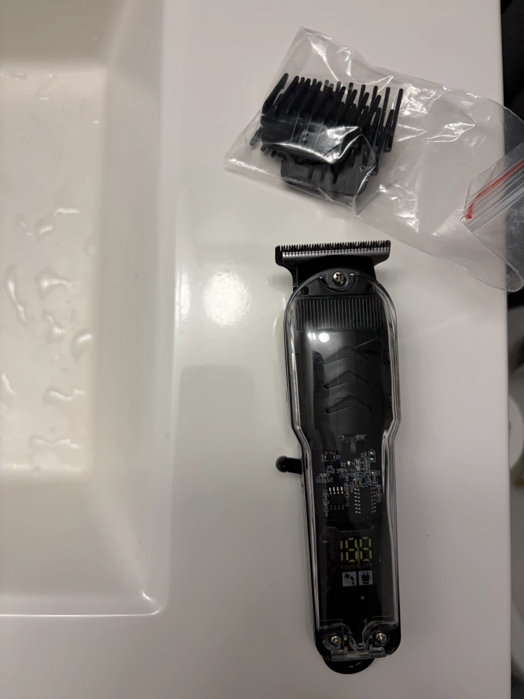 WAHL Home Haircutting Kit plus cordless portable shaver - photo 4