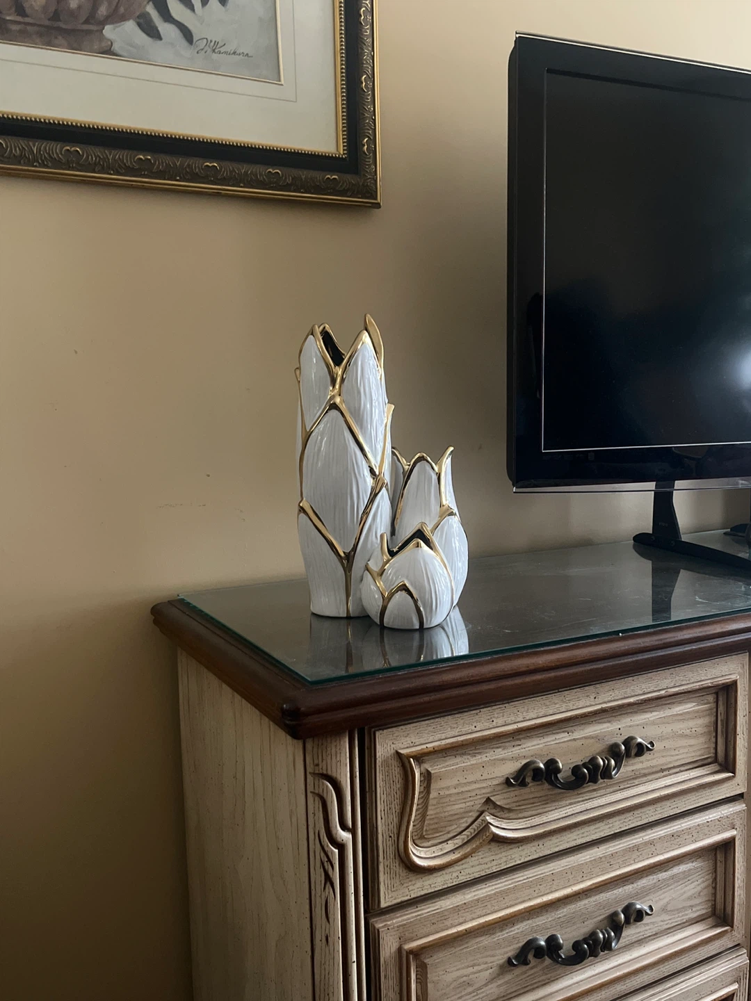 Set of Three White and Gold Ceramic Vases - photo 4