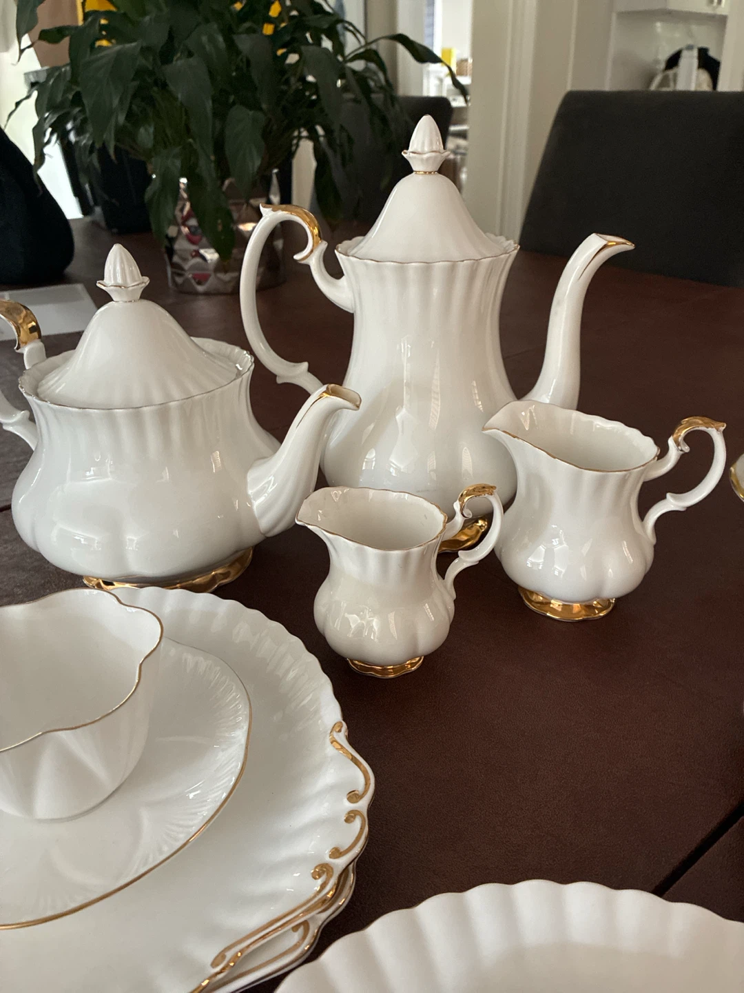 Elegant White and Gold Porcelain Tea Set - photo 3