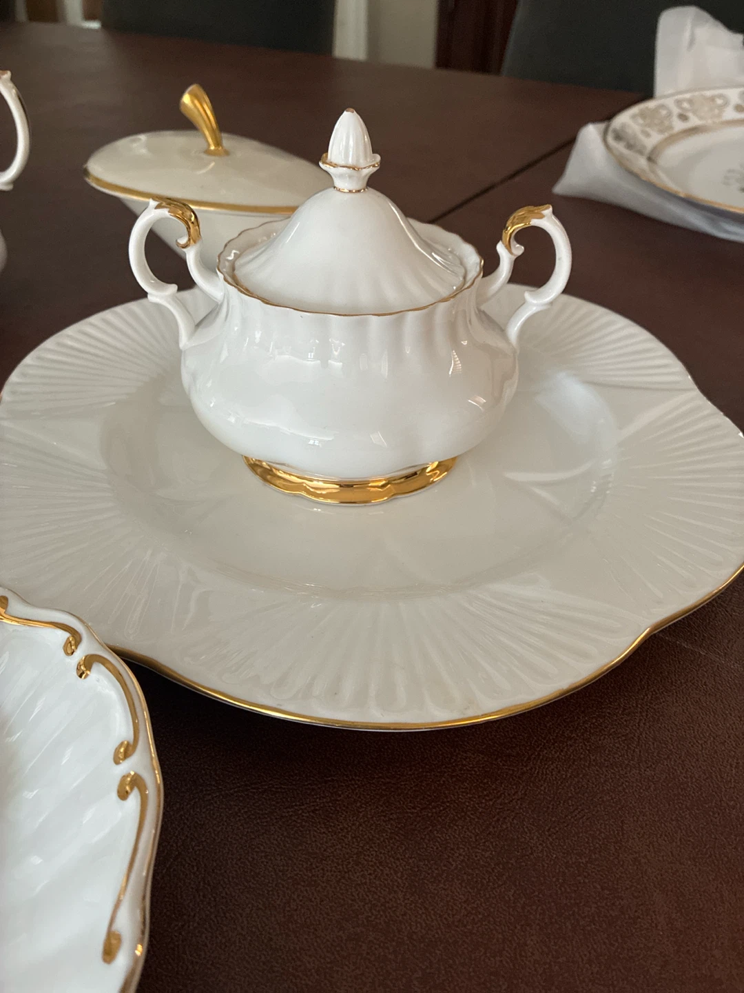Elegant White and Gold Porcelain Tea Set - photo 4