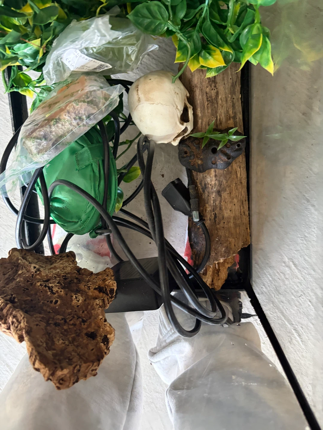 Reptile tank accessories and heating pads - photo 4
