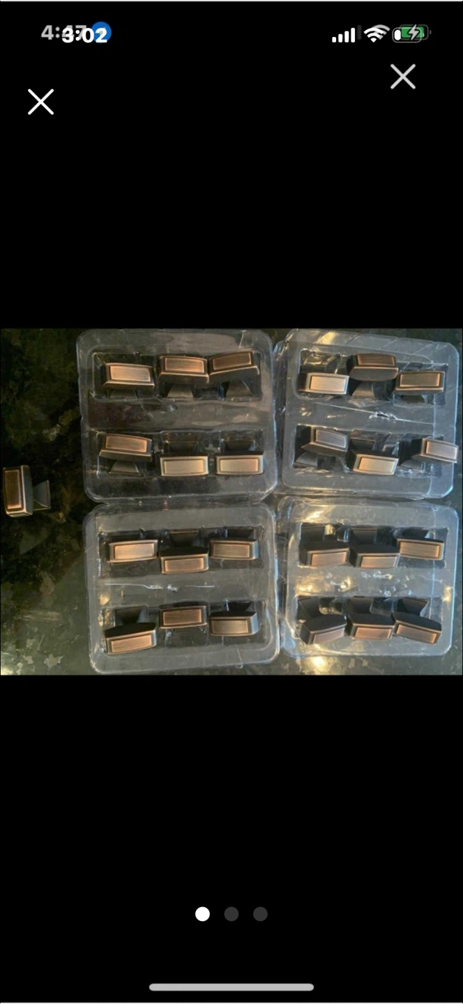 Set of cabinet knobs/pulls