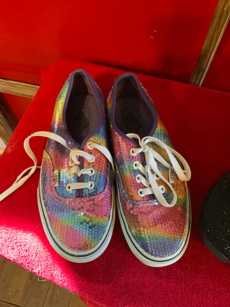 X2 pairs of size 7.5 shoes Rainbow VANS & Sketchers Black - photo 2