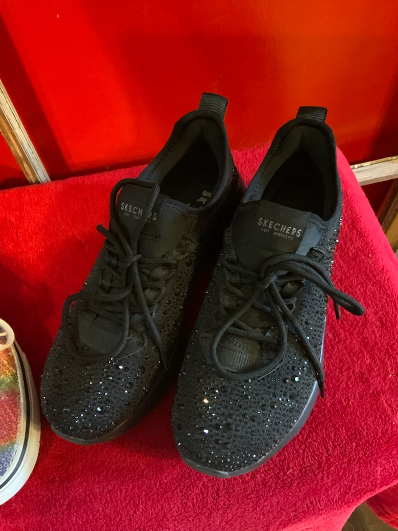 X2 pairs of size 7.5 shoes Rainbow VANS & Sketchers Black - photo 3