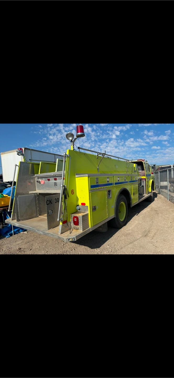 1979 FIRE PUMP TRUCK - photo 2