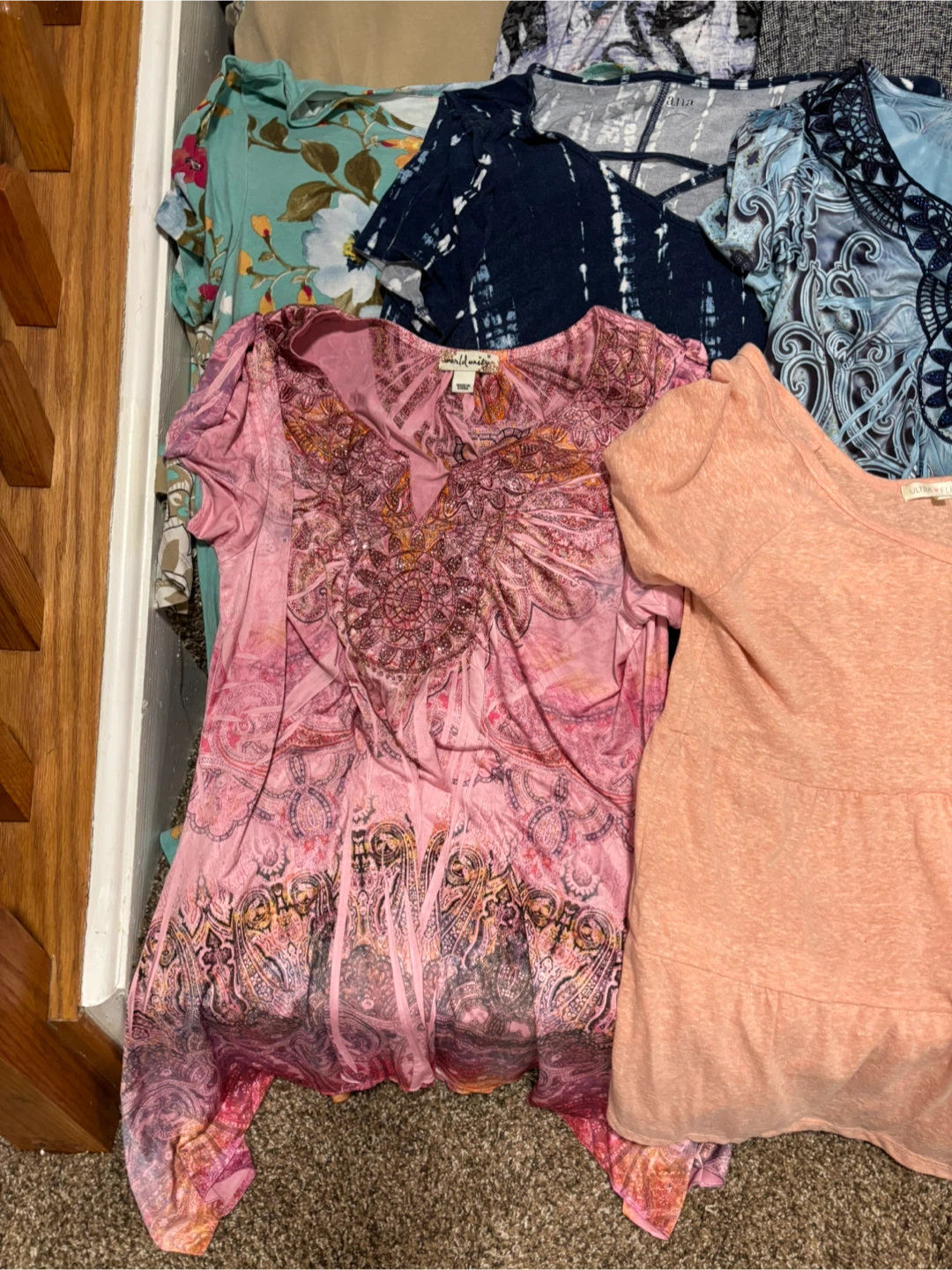 Lot of 8 Women's Short Sleeve Tunic Style tops - photo 2