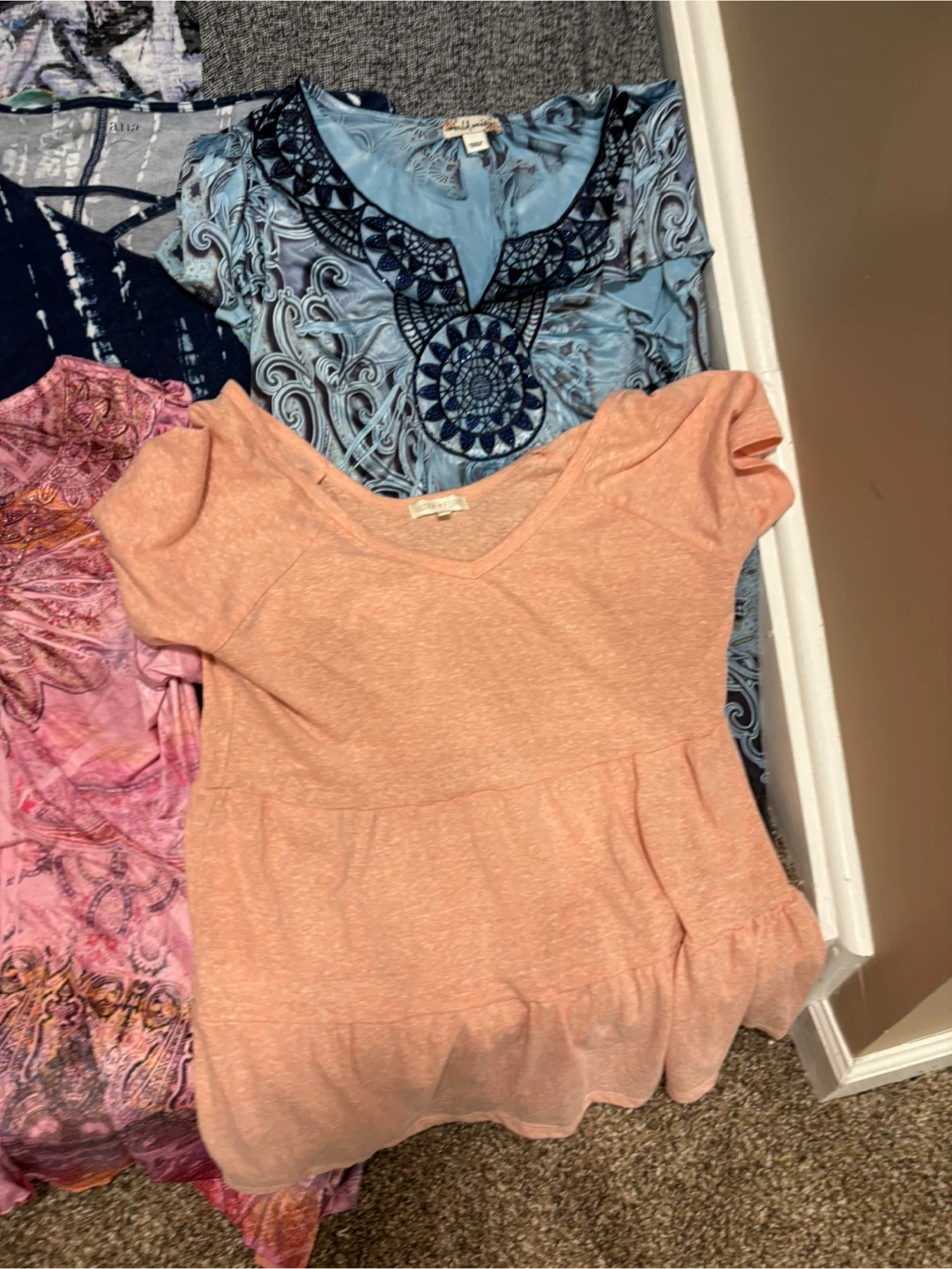 Lot of 8 Women's Short Sleeve Tunic Style tops - photo 3