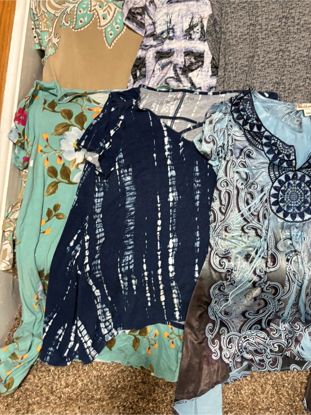 Lot of 8 Women's Short Sleeve Tunic Style tops - photo 5