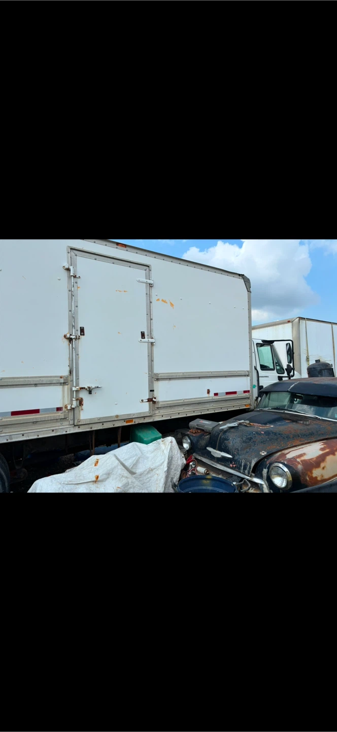 26 ft long moving truck box - photo 5