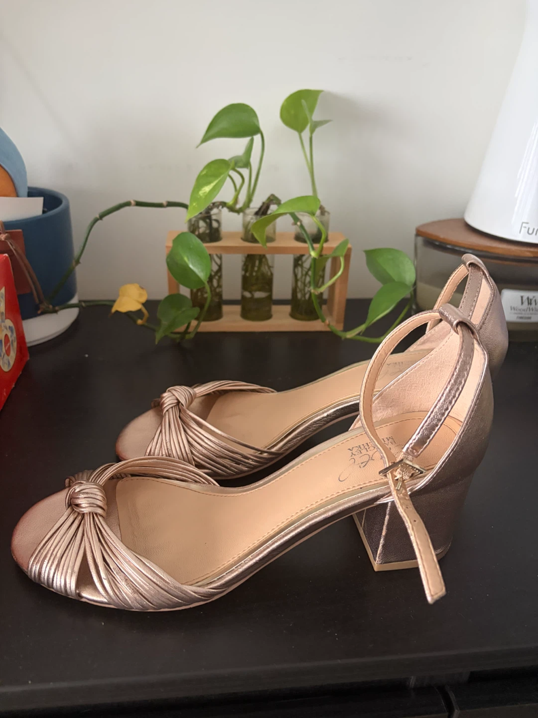 Badgley Mischka Sandals Gold Size 5.5 - photo 2