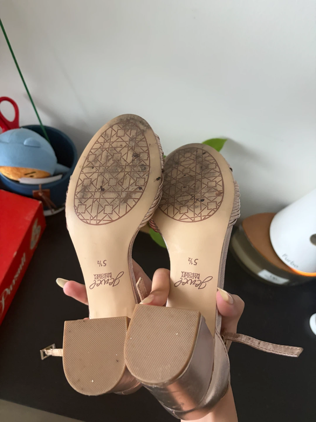 Badgley Mischka Sandals Gold Size 5.5 - photo 4