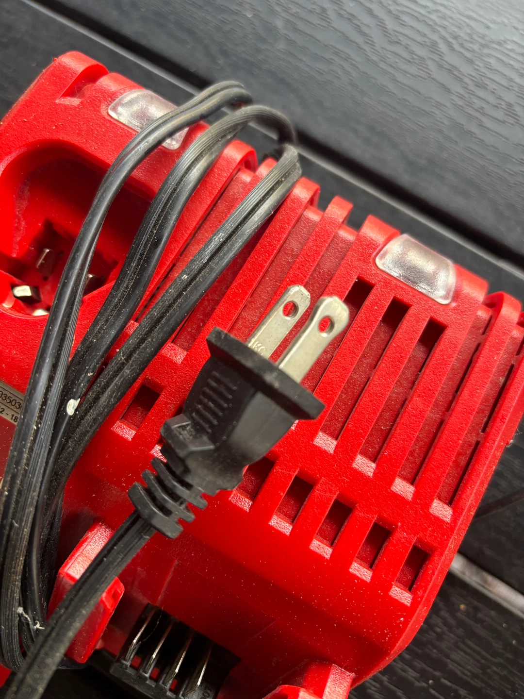 Milwaukee M12/M18 Charger - photo 3