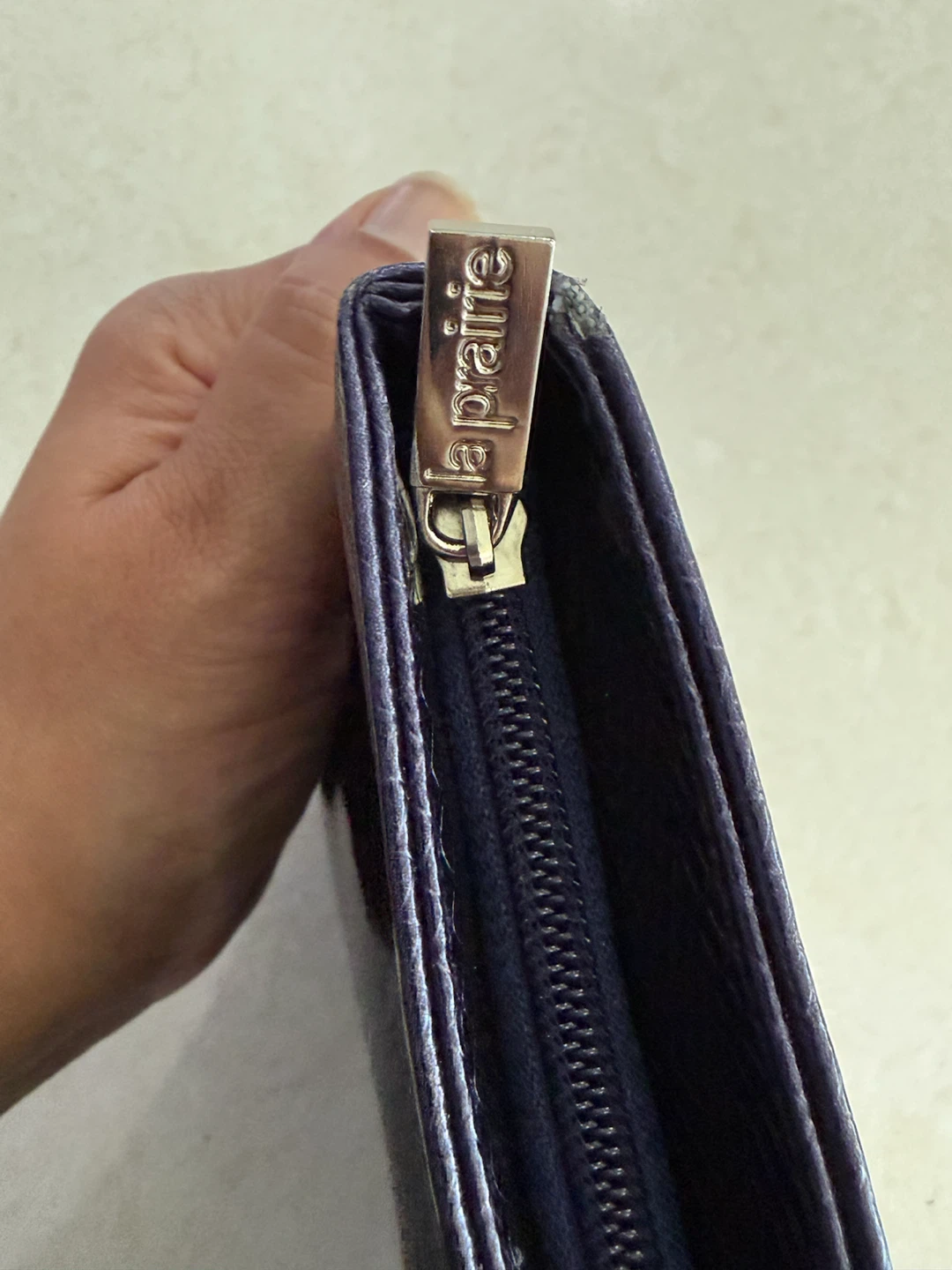 La Prairie dark blue cosmetic pouch - photo 3