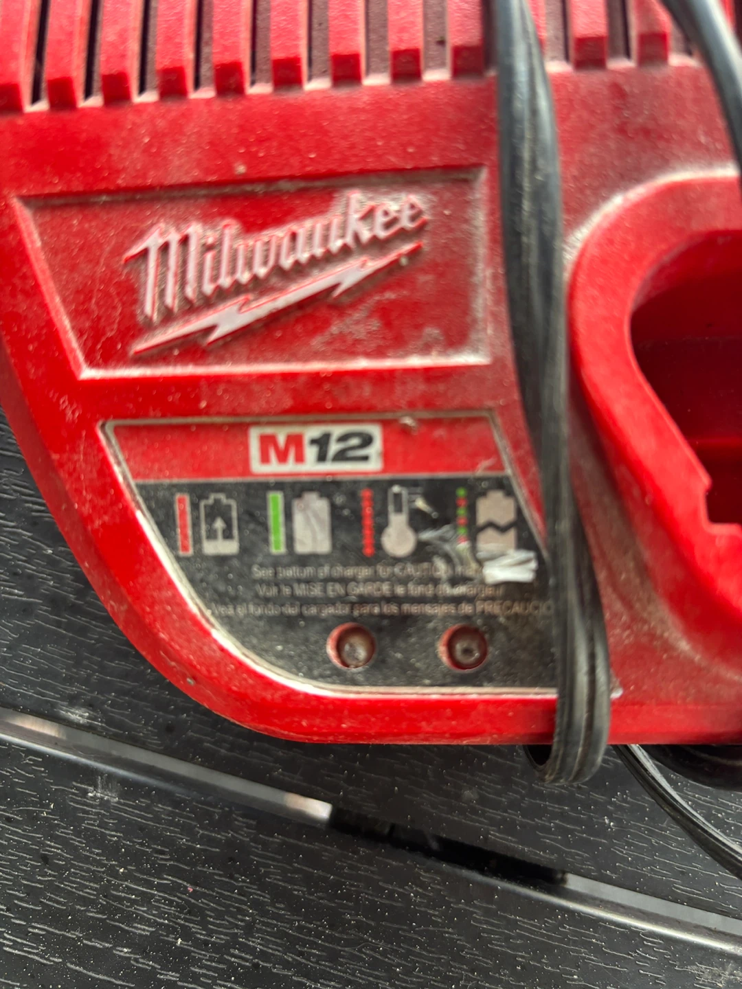 Milwaukee M12 Charger - photo 2