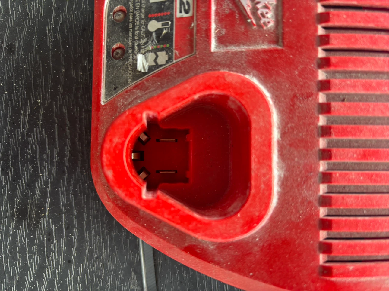 Milwaukee M12 Charger - photo 4