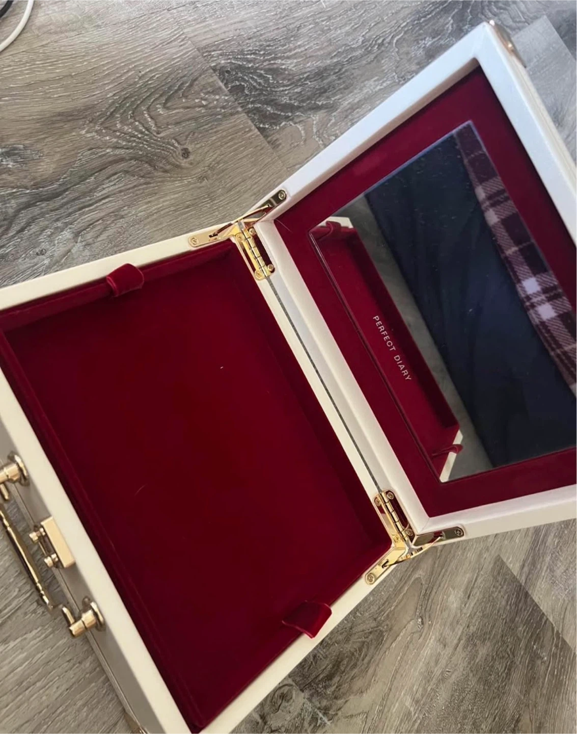 Perfect Diary Vanity Case - photo 3