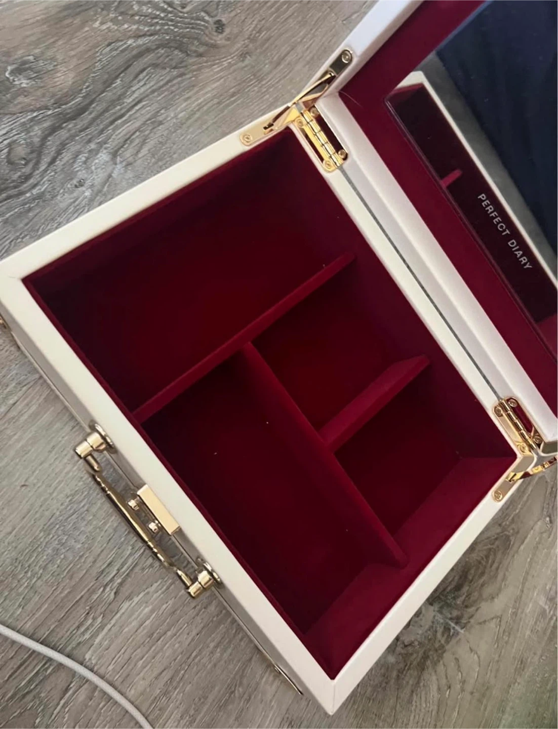 Perfect Diary Vanity Case - photo 4