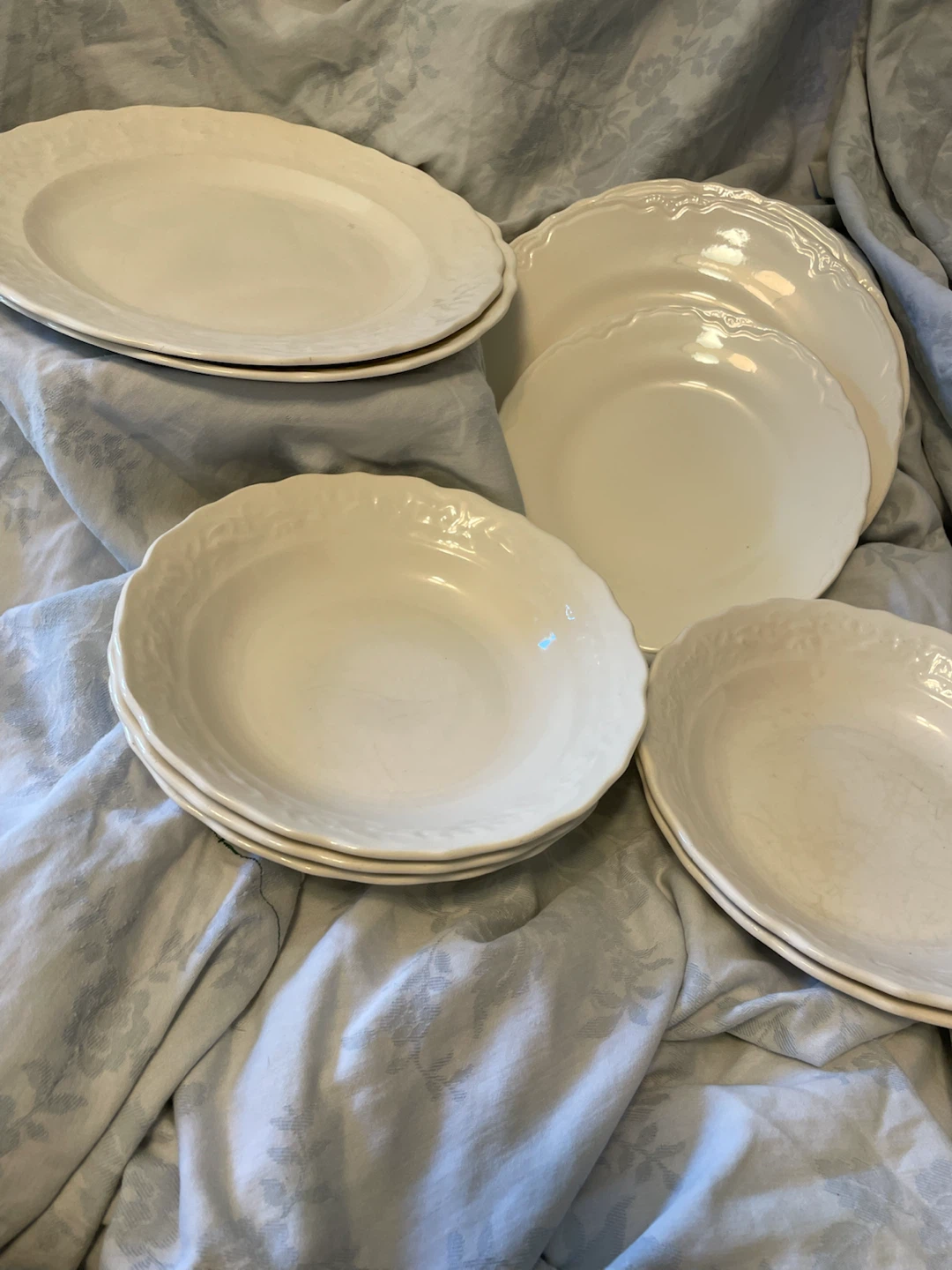 Set of 10 vintage Cream Ceramic Dinnerware Plates