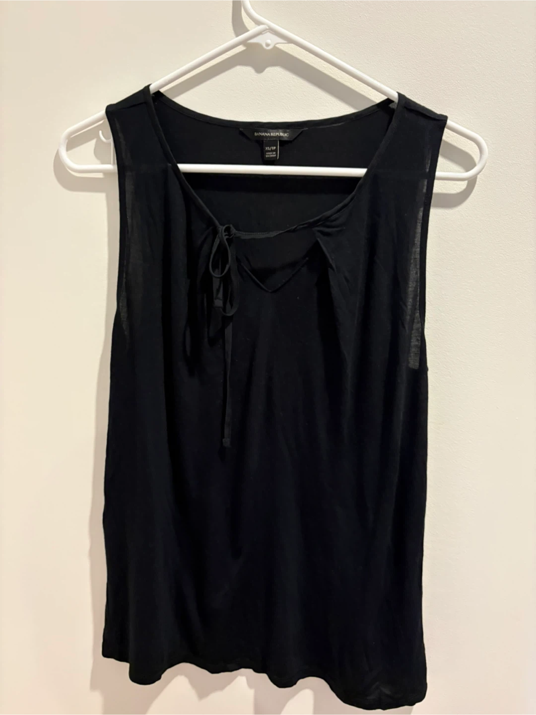 Banana Republic Black Tie-Neck Sleeveless Tank Top - Medium
